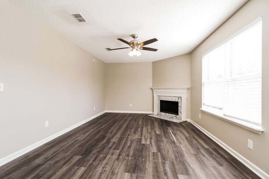 Building Photo - 205 Babe Ruth Cove