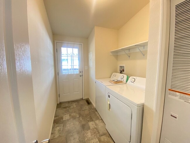 Building Photo - 3 Bedroom Mobile Home for Rent in Santa Rosa