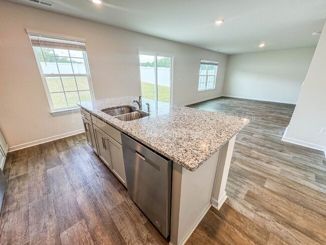 Building Photo - 2136 Montalvan Dr