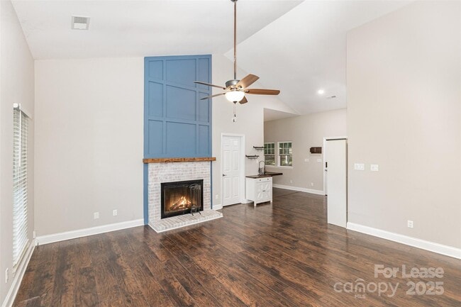 Building Photo - 100 Aurora Ln