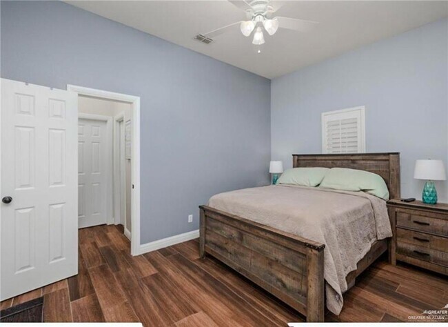 Building Photo - 2513 Kings Dr