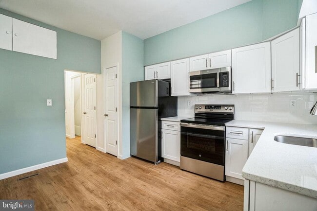 Building Photo - 435 N 32nd St