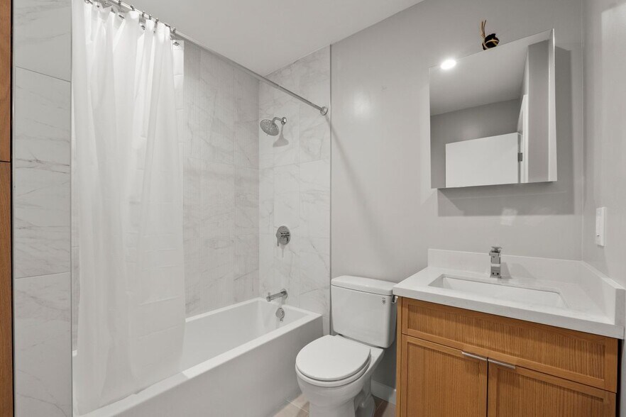 Building Photo - 3801 Lincoln Ave