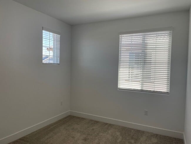 Building Photo - Solar Lennar 4 Bedroom Home on a Large Lot