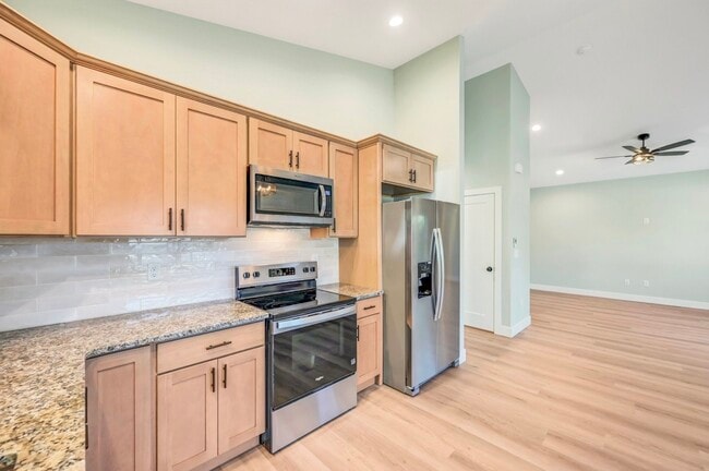 Building Photo - 515 Harrison Ave