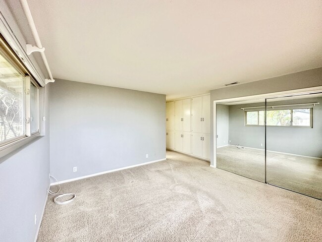 Building Photo - 1467 Knoll Park Ln