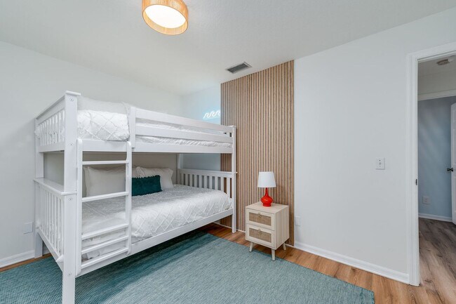 Building Photo - 1136 9th Square