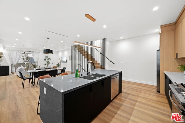 Building Photo - 839 N McCadden Pl