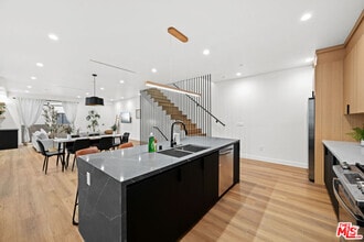 Building Photo - 835 N McCadden Pl