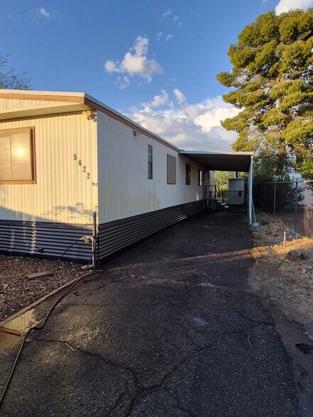 Building Photo - 5422 N Royal Palm Dr
