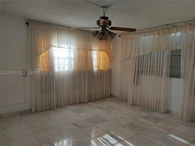 Building Photo - 1333 E Hallandale Beach Blvd