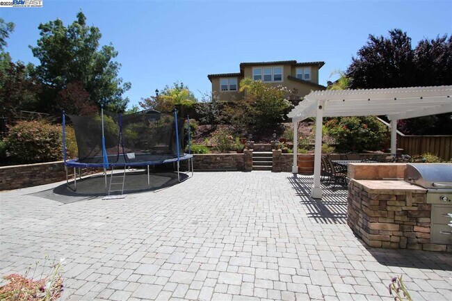 Building Photo - 5199 Salerno Dr