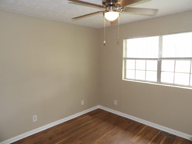 Building Photo - 468 Schenkel Ln