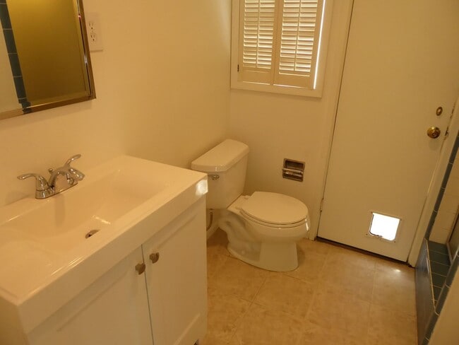 Building Photo - SPACIOUS AND SECLUDED THREE BED / TWO BATH...