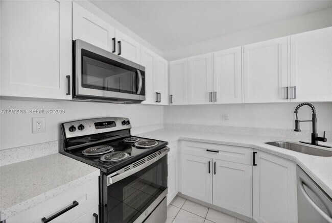 Building Photo - 800 SW 104th Ct