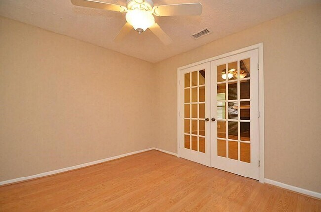 Building Photo - 3130 Frontier Dr