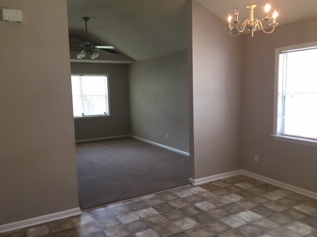 Building Photo - 3 Bedroom/2 Bath home in Valdosta