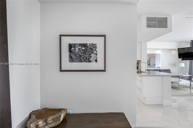 Building Photo - 1000 South Pointe Dr