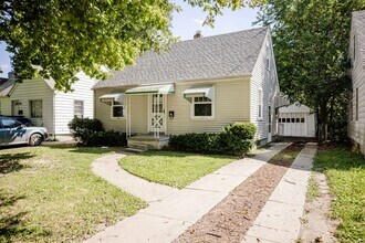 Building Photo - 3428 Beaumont Dr