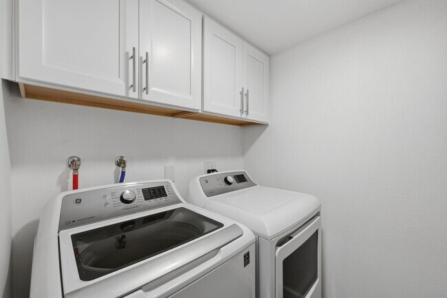Building Photo - 4060 Rosenda Ct