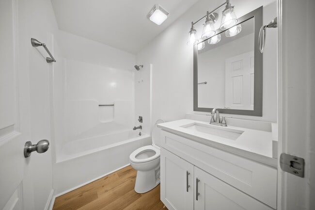 Building Photo - 3 Bedroom 2 Full Bath Home For Rent near Post!