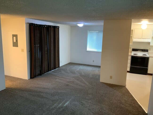 Building Photo - 1 Bedroom Condo in Southwest Eugene