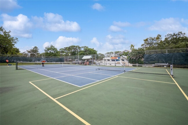 Building Photo - 1000 River Reach Dr