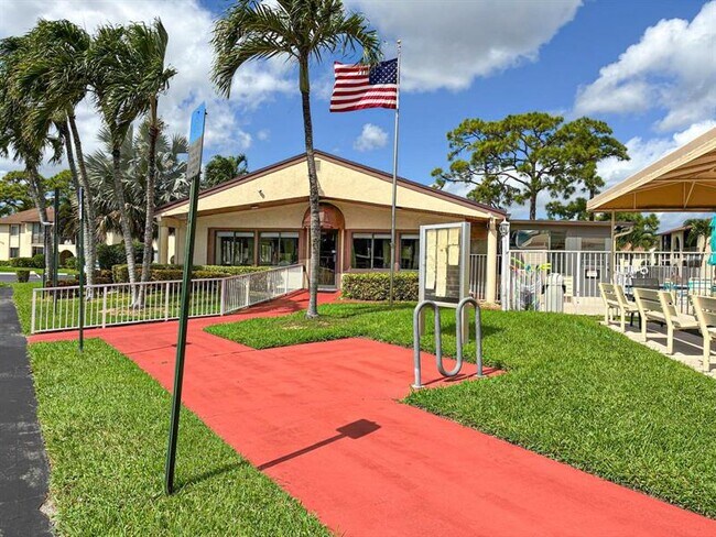 Building Photo - 339 Knotty Pine Cir