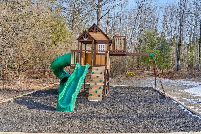 Building Photo - 1551 Wooded Acres Dr