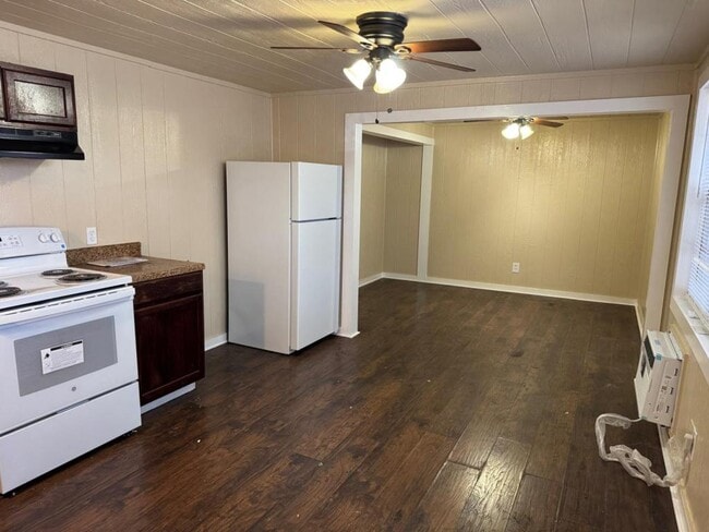 Building Photo - 624 Uland St