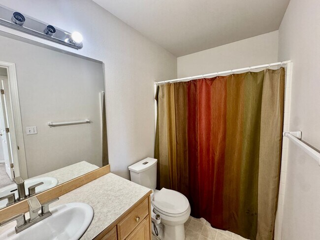Building Photo - Bothell Townhouse