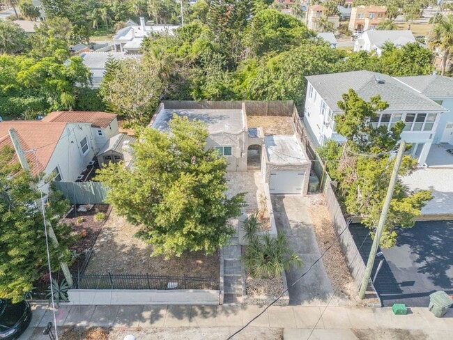 Building Photo - Renovated Spanish-Style 2/1 Beach Bungalow...