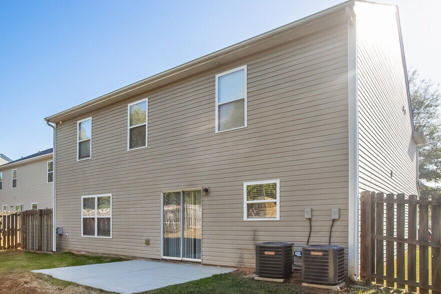 Building Photo - 3626 Larkhaven Village Dr