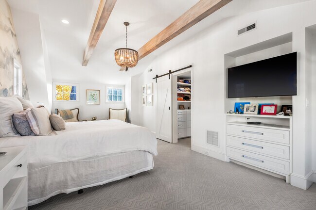 Building Photo - 15 Overlook Pl