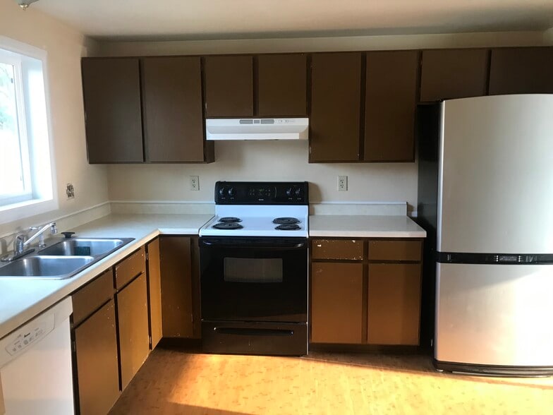 Building Photo - 844 Moccasin Ln