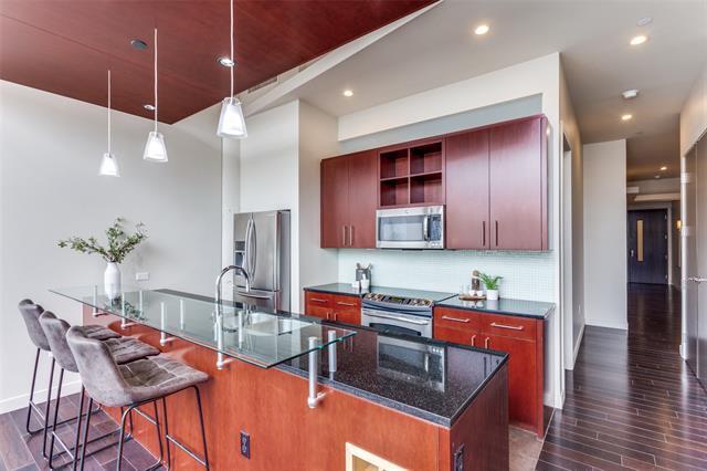 Building Photo - 2600 W 7th St