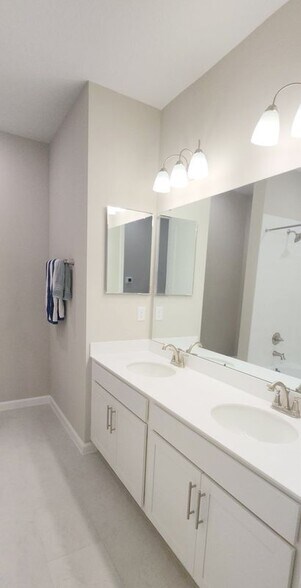 Building Photo - 917 Heirloom Dr