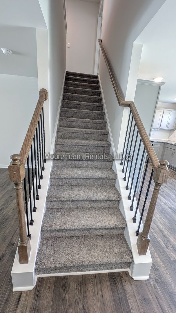 Building Photo - *** MOVE IN SPECTIAL *** Elegant New 3BR T...
