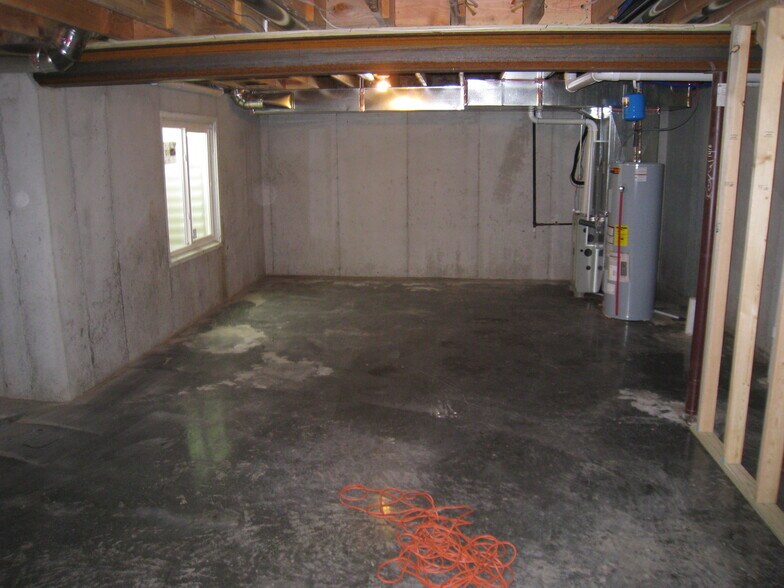 Building Photo - 613 S Meadowbrook St