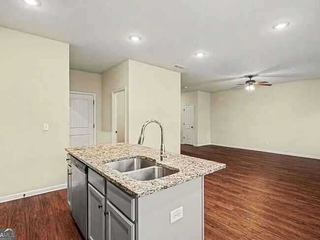 Building Photo - Room in House on Brightside Pkwy