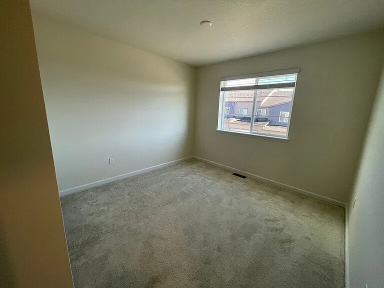 Building Photo - 1551 Spring Water Pt