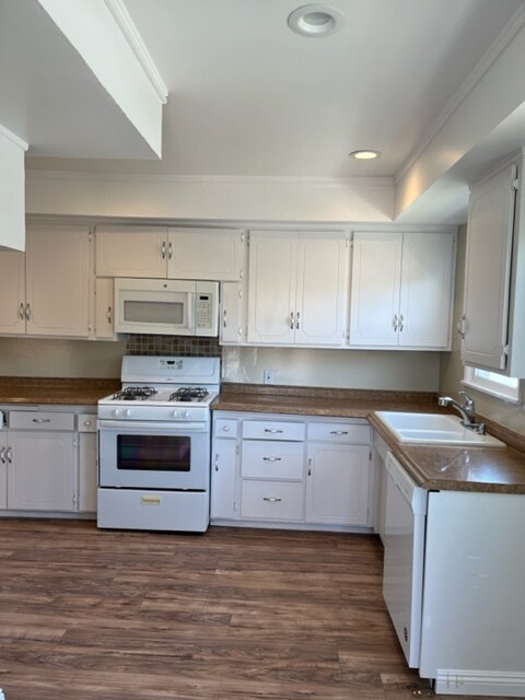 Gas Stove. - 18033 Glenburn Ave