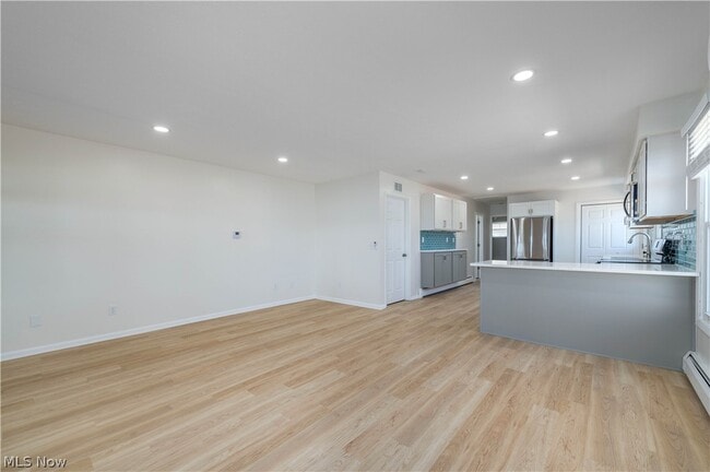 Building Photo - 3842 Edgewater Dr