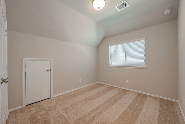 Building Photo - 32005 Towering Birch Trl