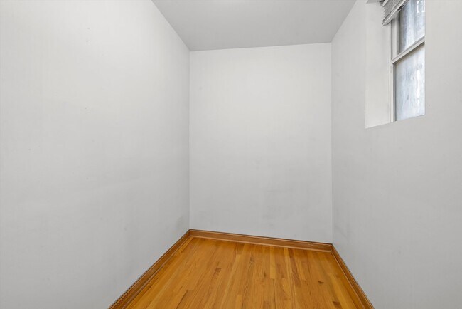 Building Photo - 1202 W Huron St