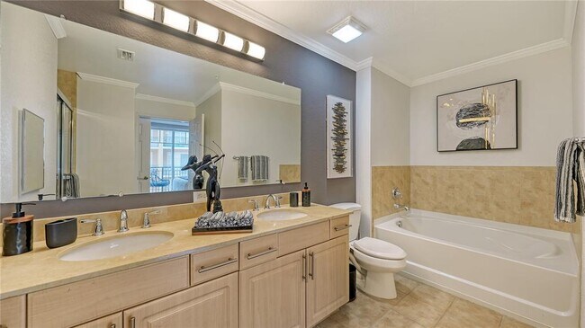 Building Photo - 1064 N Tamiami Trl
