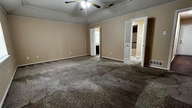 Building Photo - 1025 Cloverdale Ln