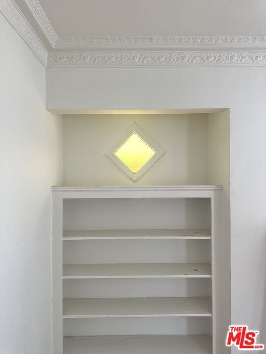 Building Photo - 337 1/2 N Gardner St