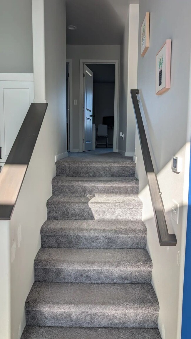 Building Photo - Furnished Queen Room with Closet & Private Bath