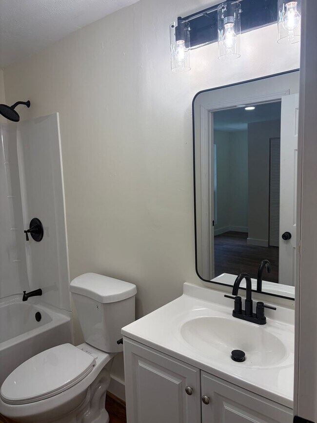 Building Photo - Stepless Townhome